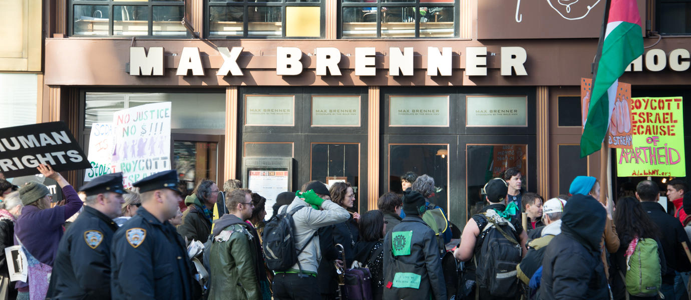 "BDS on Broadway" visits Max Brenner, March 08, 2014